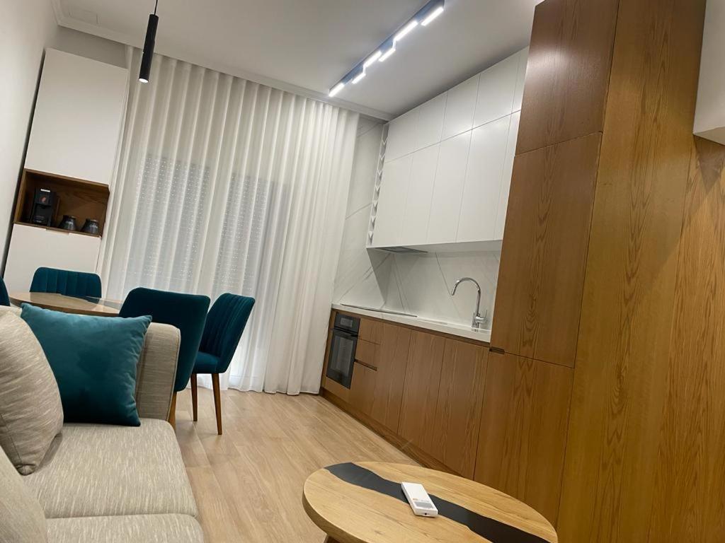 City Center Apartment Kafe Flora Тирана Экстерьер фото